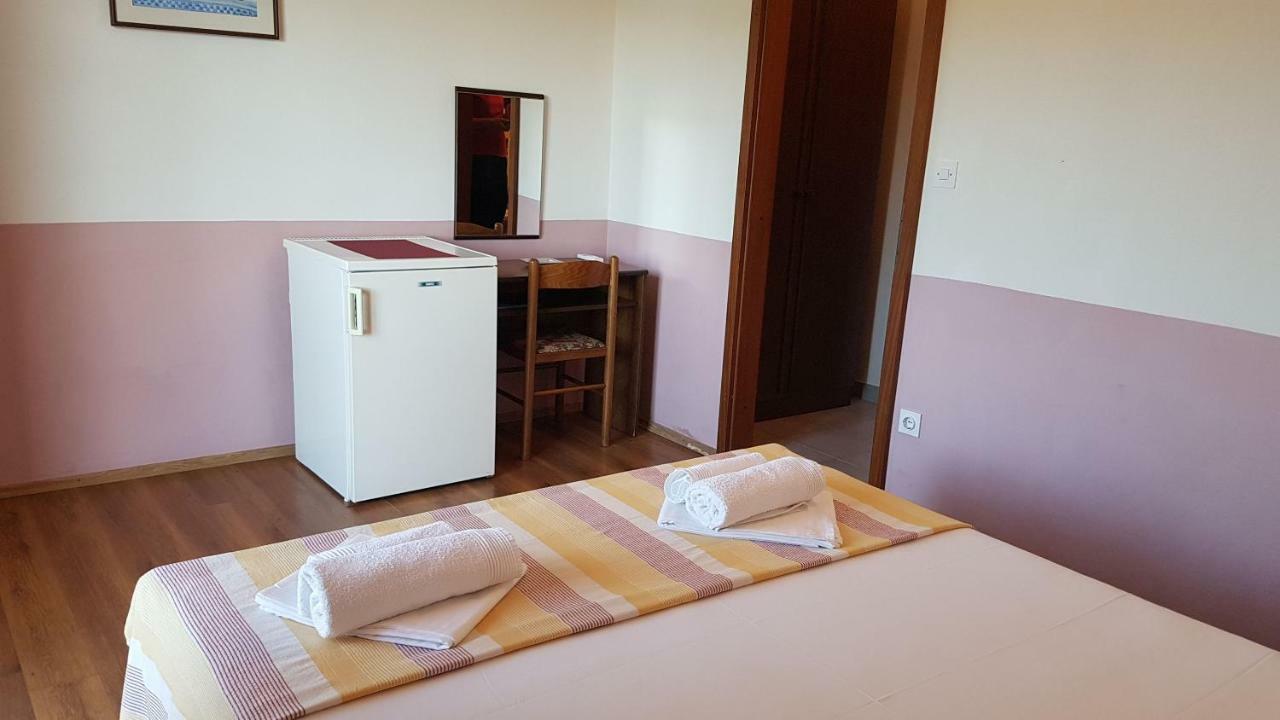 Apartments And Room Caric Jelsa  Buitenkant foto