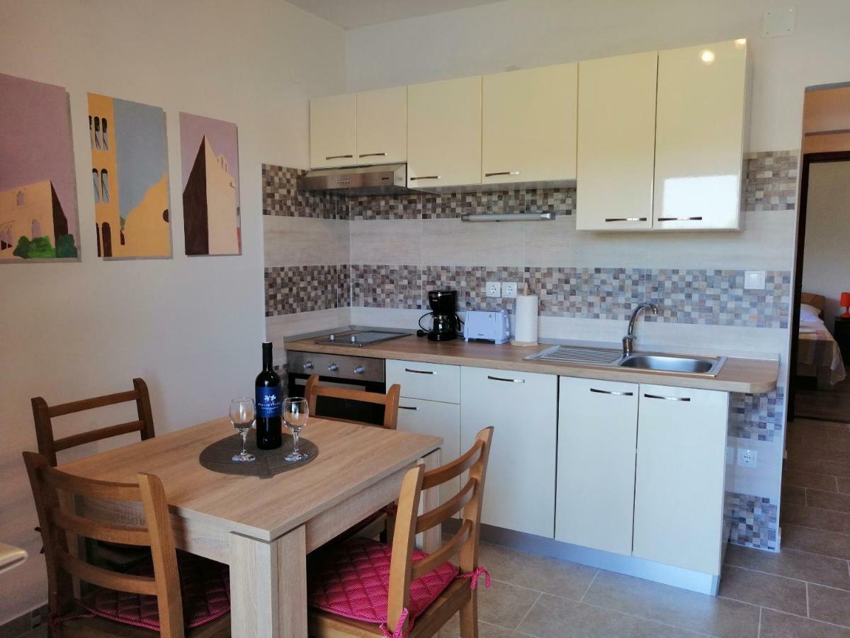 Apartments And Room Caric Jelsa  Buitenkant foto