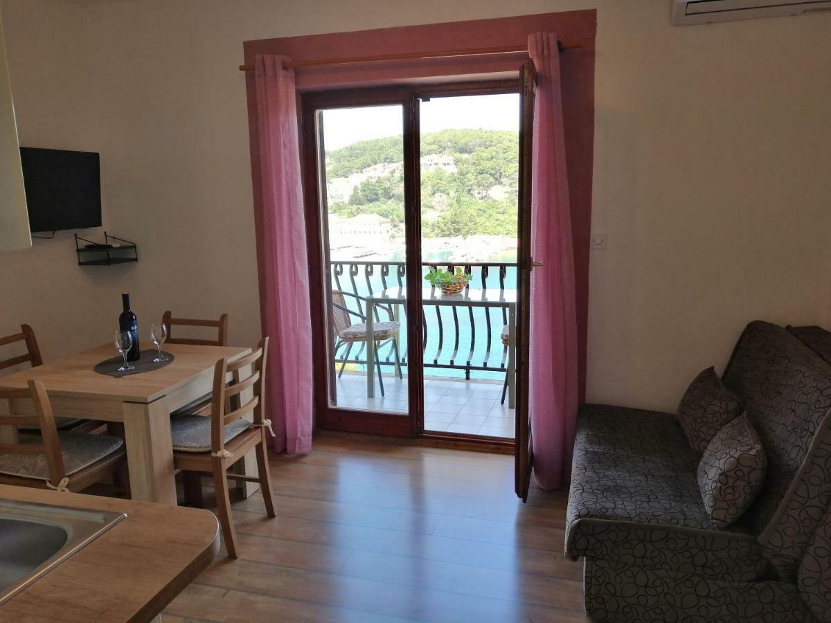 Apartments And Room Caric Jelsa  Buitenkant foto