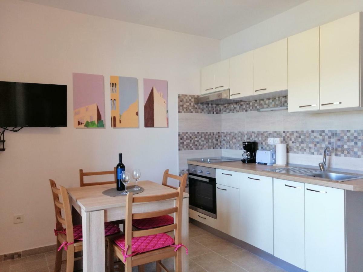 Apartments And Room Caric Jelsa  Buitenkant foto