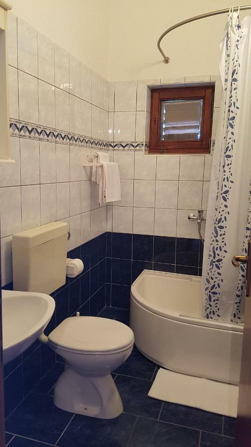 Apartments And Room Caric Jelsa  Buitenkant foto