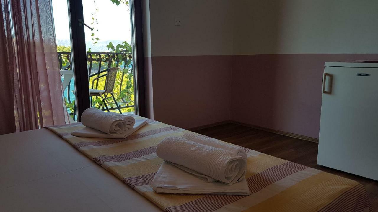 Apartments And Room Caric Jelsa  Buitenkant foto