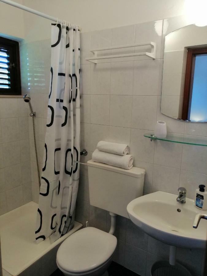 Apartments And Room Caric Jelsa  Buitenkant foto
