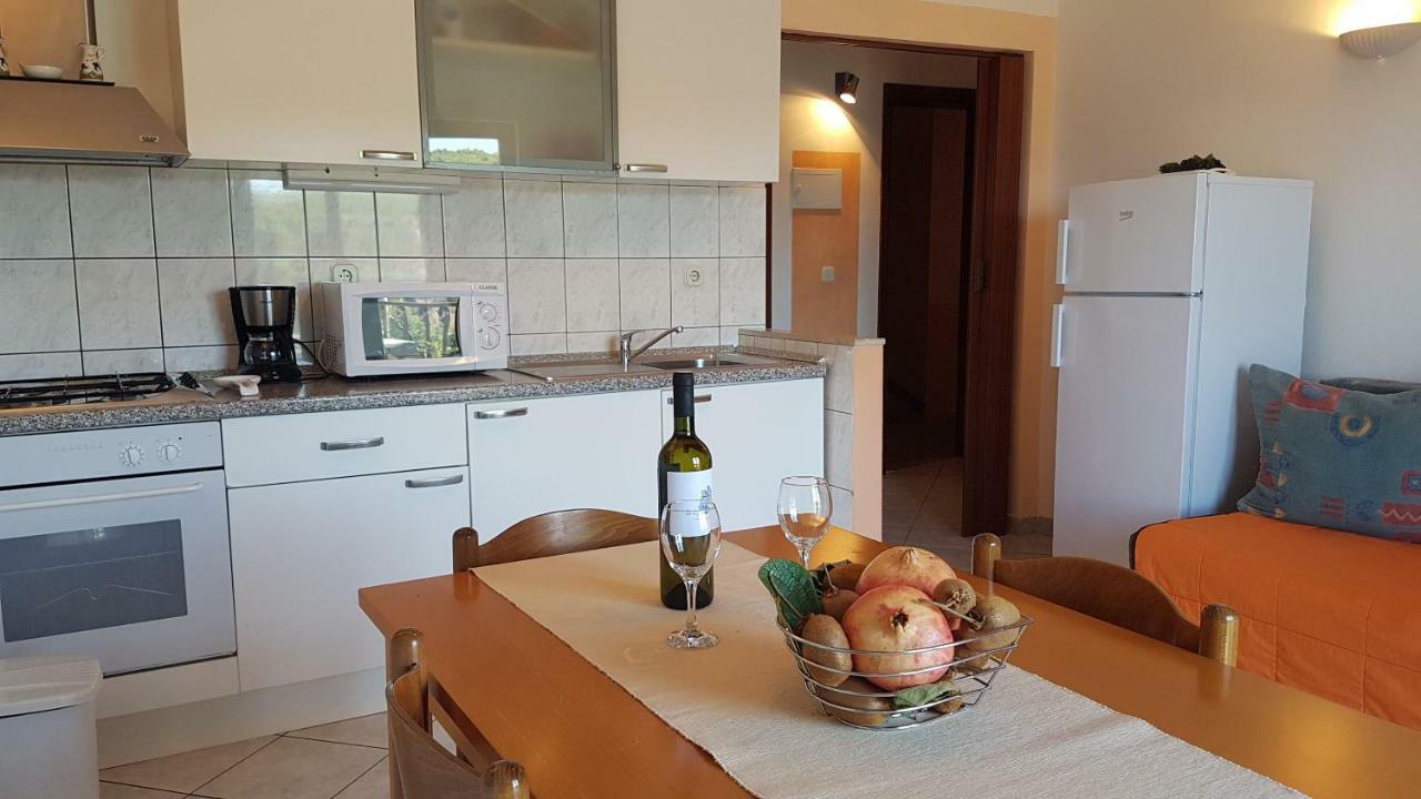Apartments And Room Caric Jelsa  Buitenkant foto