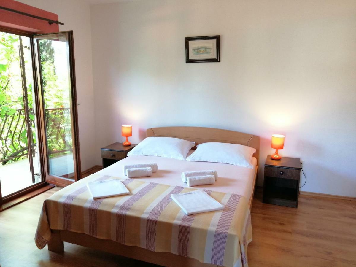 Apartments And Room Caric Jelsa  Buitenkant foto